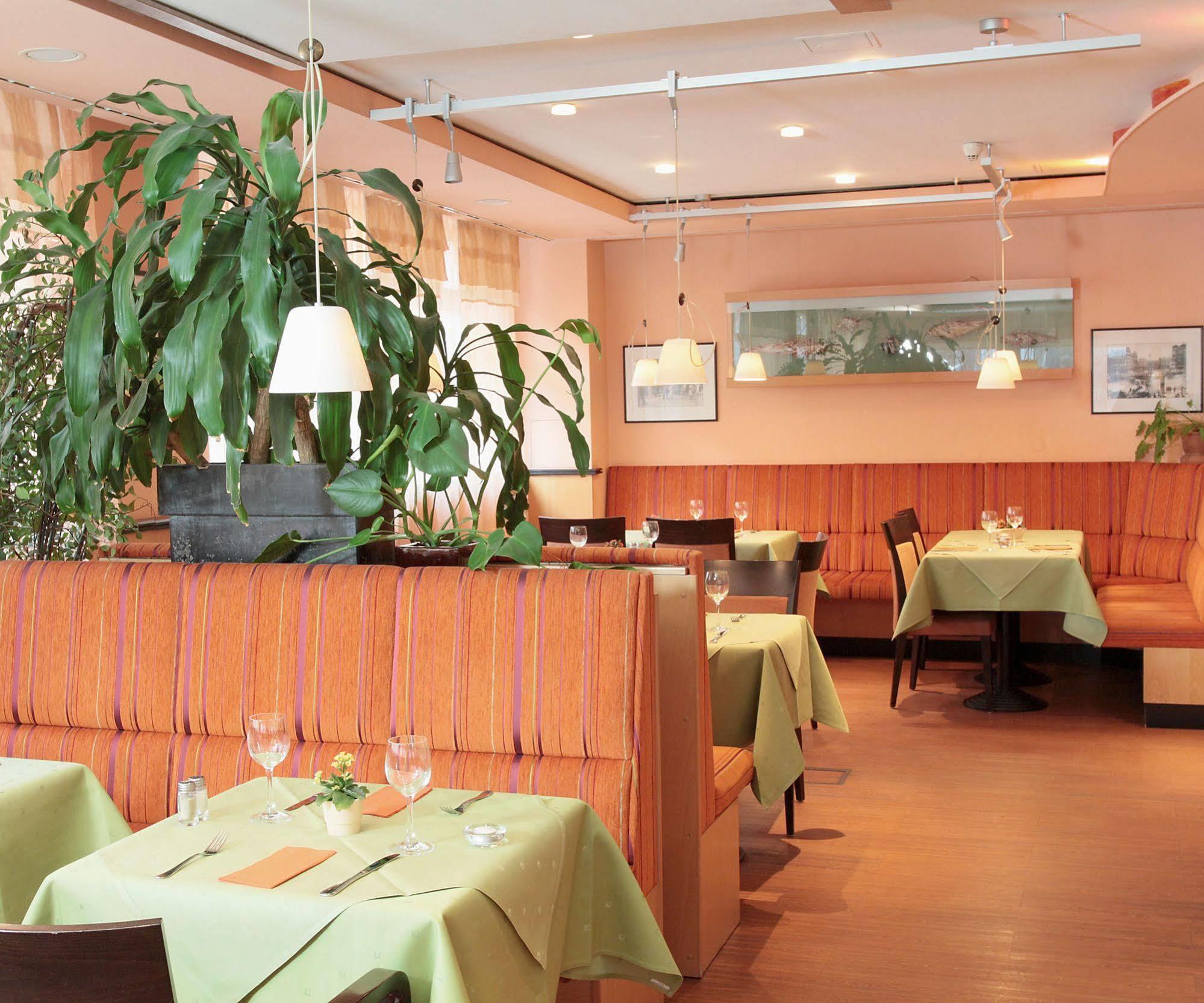 Altstadt Hotel Zur Post Stralsund Ngoại thất bức ảnh